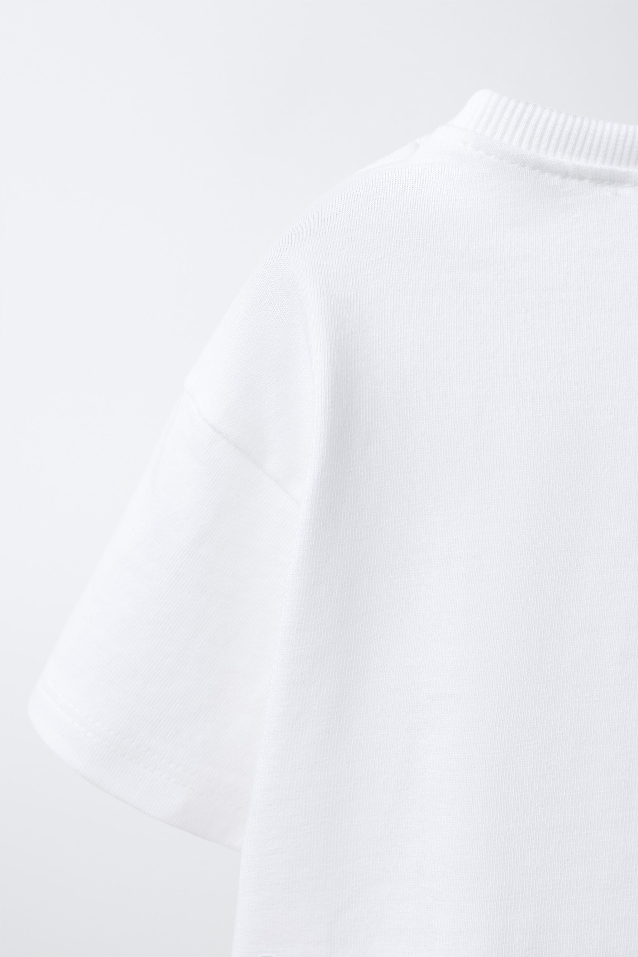 T-SHIRT À PIÈCE EN CROCHET